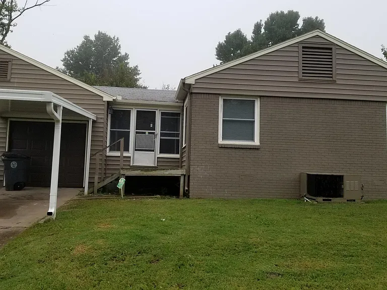 1233 N Phoenix Ave — Photo 3