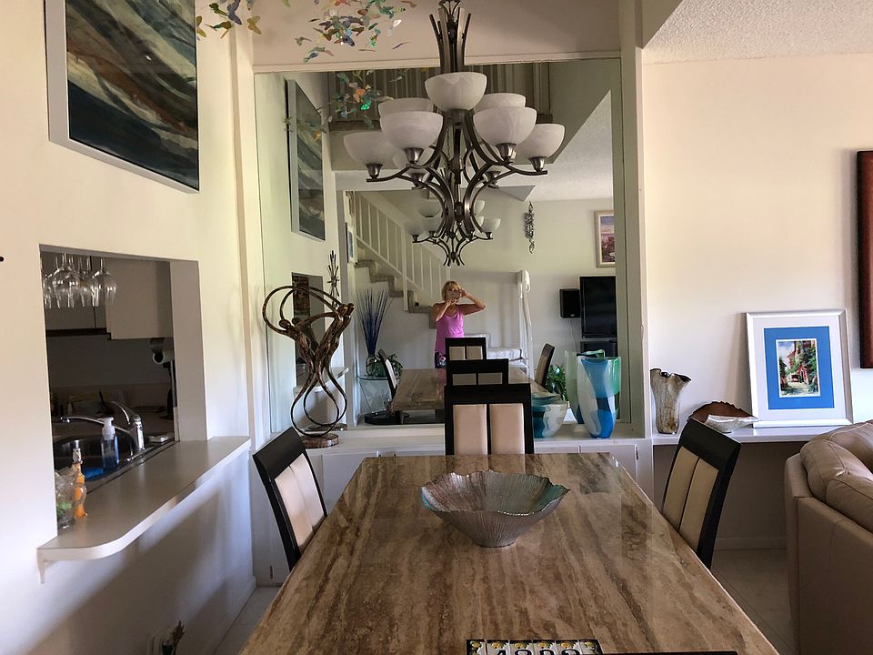 Dining room, 17 ft ceilings