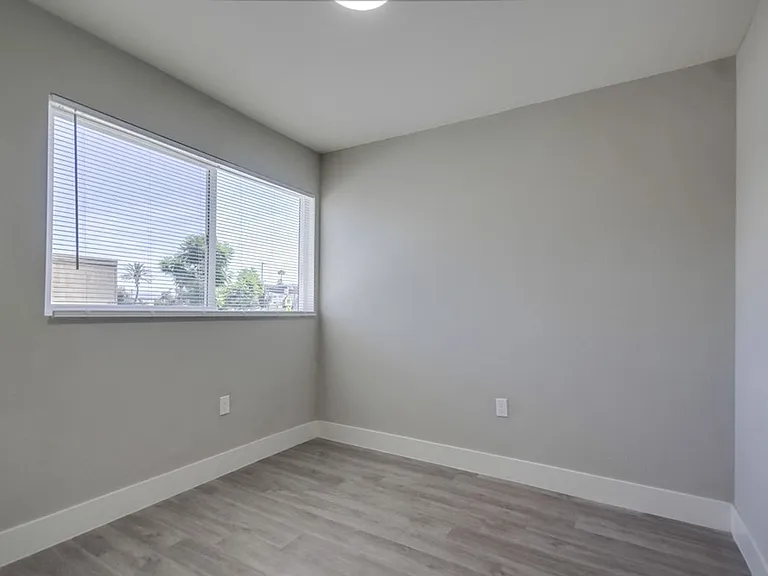 4218 49th St — Photo 25