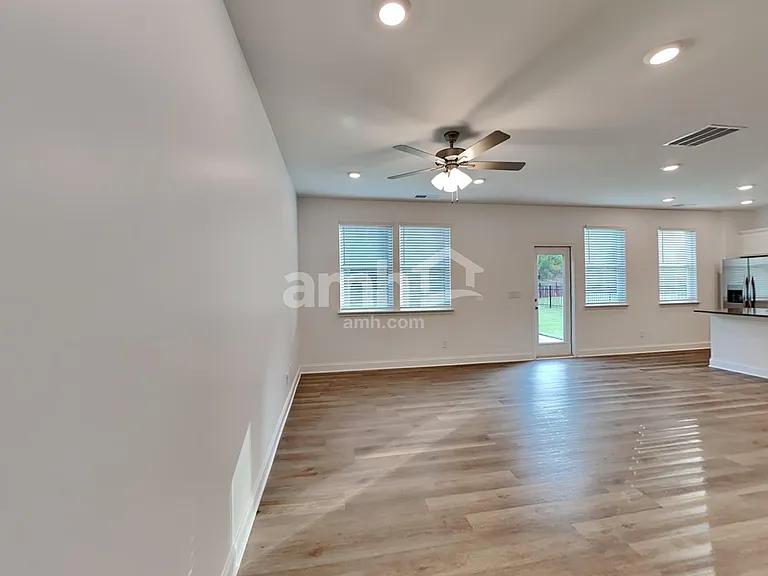 1043 Highland Walk — Photo 9