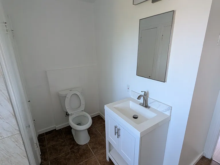 2543 Robinson Ave #4 — Photo 11