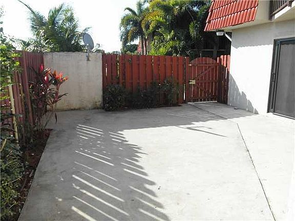 3rd image of 3664 Victoria Dr