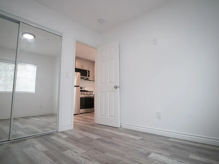 1602 La Golondrina Ave — Photo 10