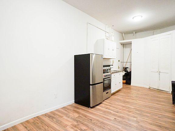 5th image of 631 E 11th St APT 1