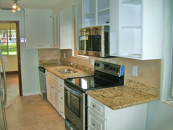 3rd image of 1077 Wolfe St