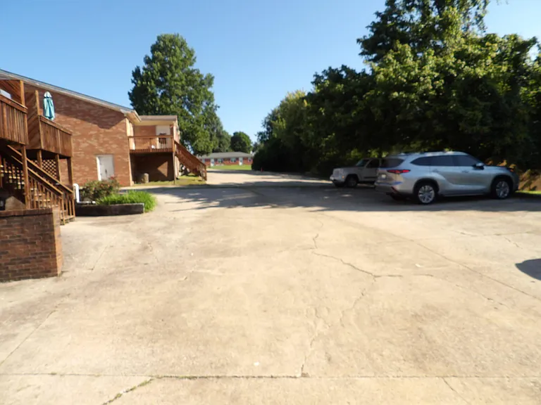 65 Ashwood Ct #8 — Photo 4