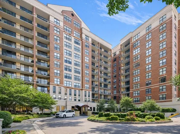 55 W Delaware Pl APT 614, Chicago, IL 60610