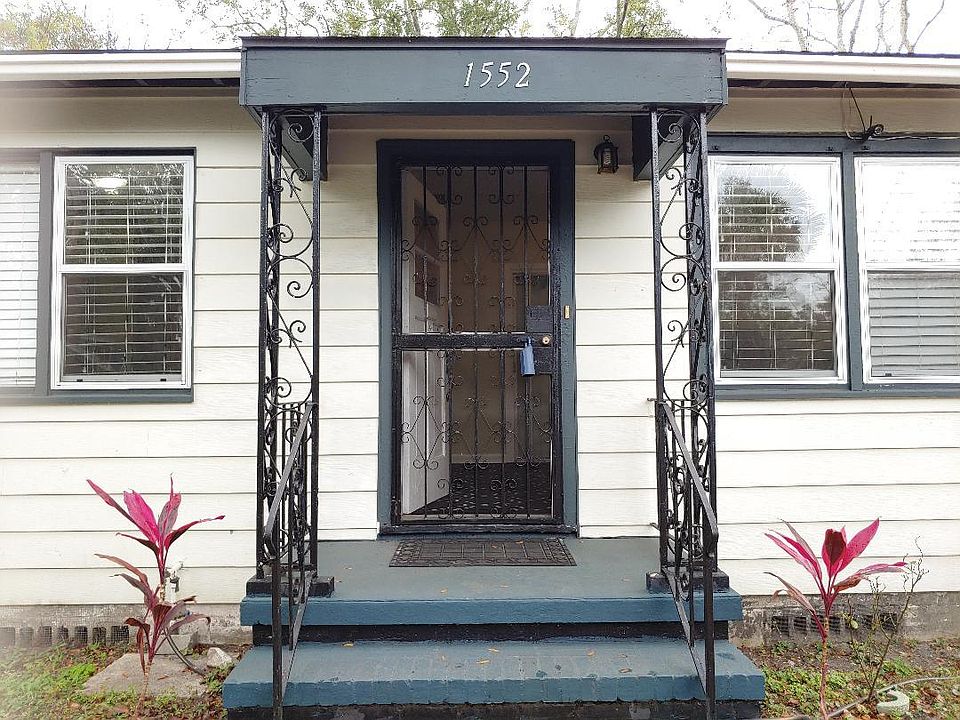 1st image of 1552 W 1st St