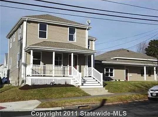 103 Bay View Ave — Photo 1
