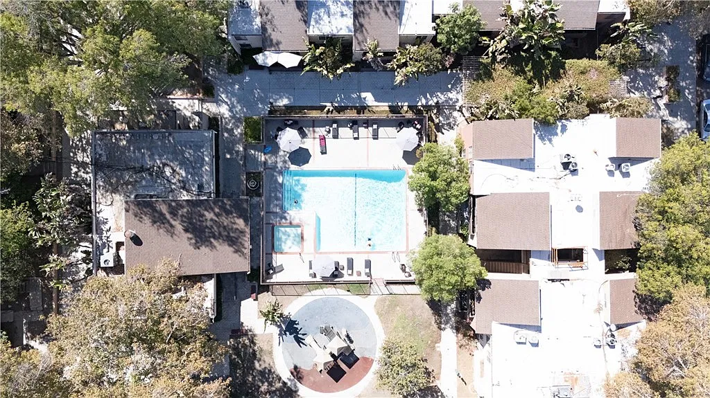 2 bed, 830 sqft, $2,500 — Photo 1
