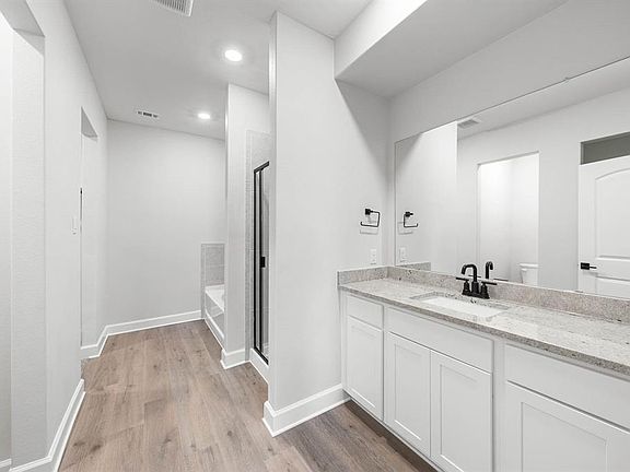 3rd image of 332 Live Oak Ln #332