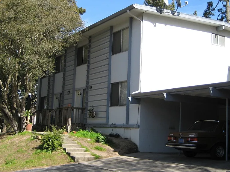873 Lyndon St — Photo 2