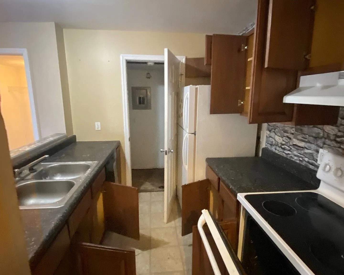 3 bed, $1,200 — Photo 4