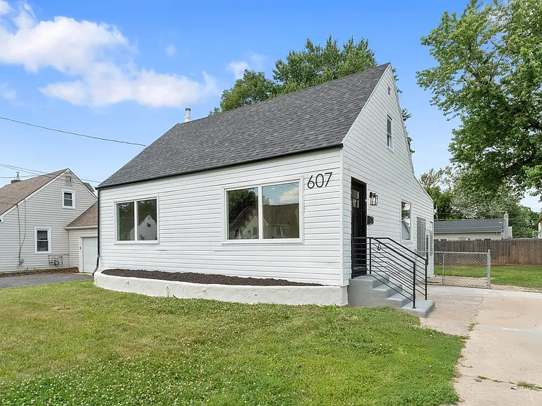 607 W Madison Ave — Photo 9