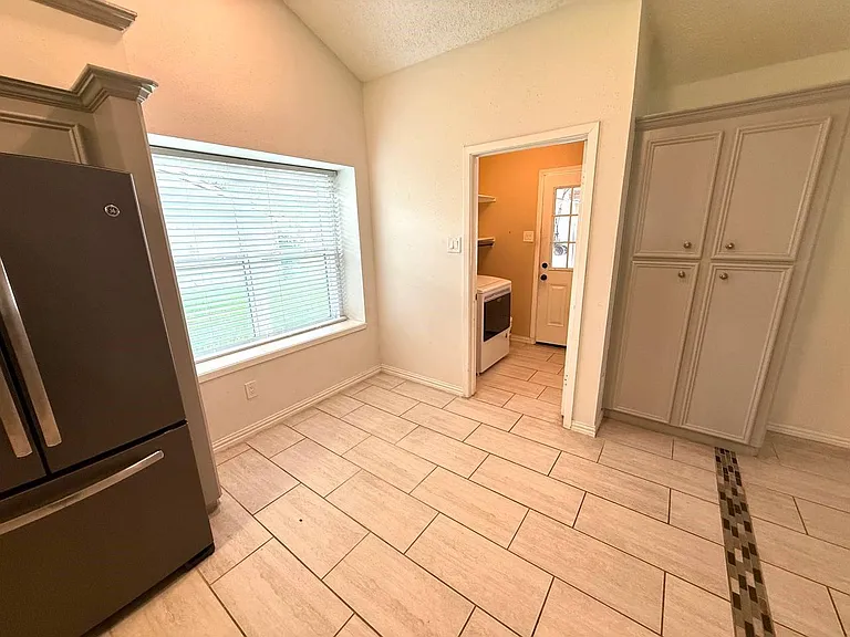 646 Fair Oak Dr — Photo 9