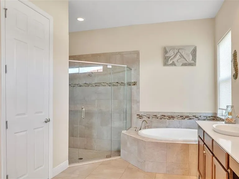1081 Windlass Ct — Photo 18