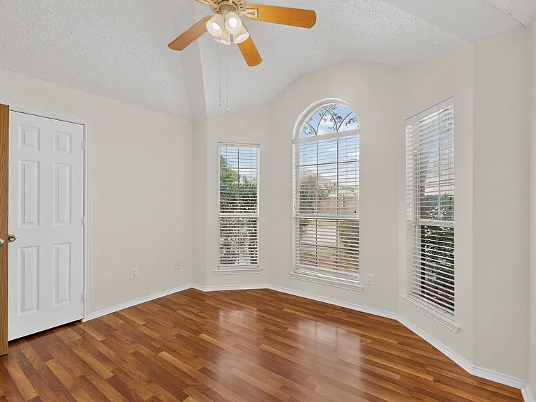 2312 London Dr — Photo 22