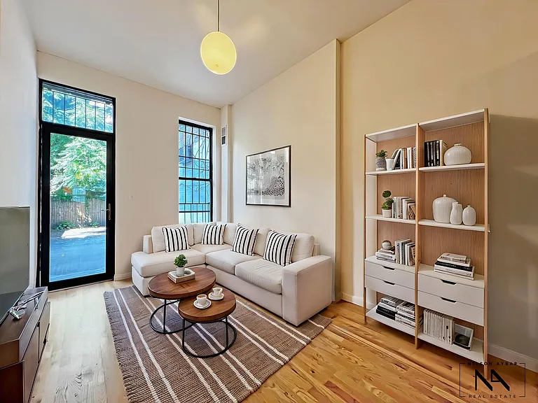 695 Union St #1R — Photo 4