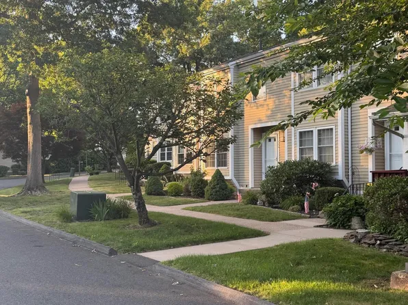 504 Carriage Drive #504, Southington, CT 06489