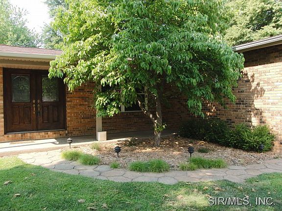2nd image of 123 Hampton Dr