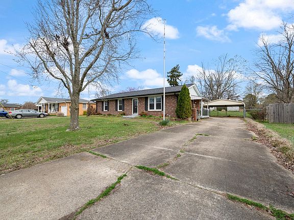 3rd image of 615 Rosa Dr