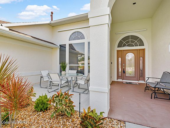 5th image of 244 Carmel Dr