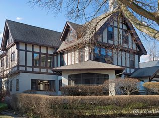 210 Davis St, Evanston, IL 60201