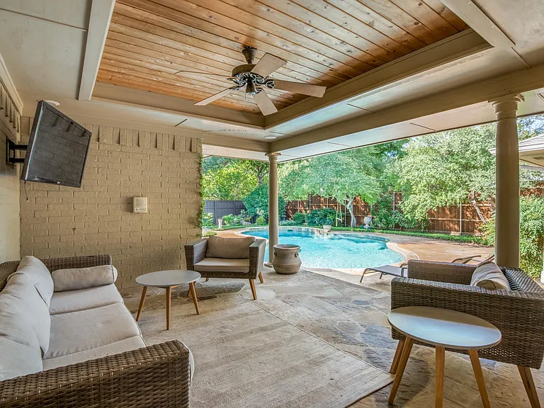 3709 Peter Pan Dr — Photo 2