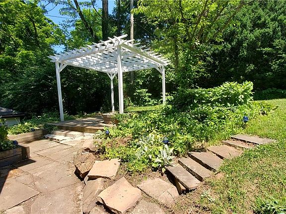 4th image of 2265 Delaware Dr