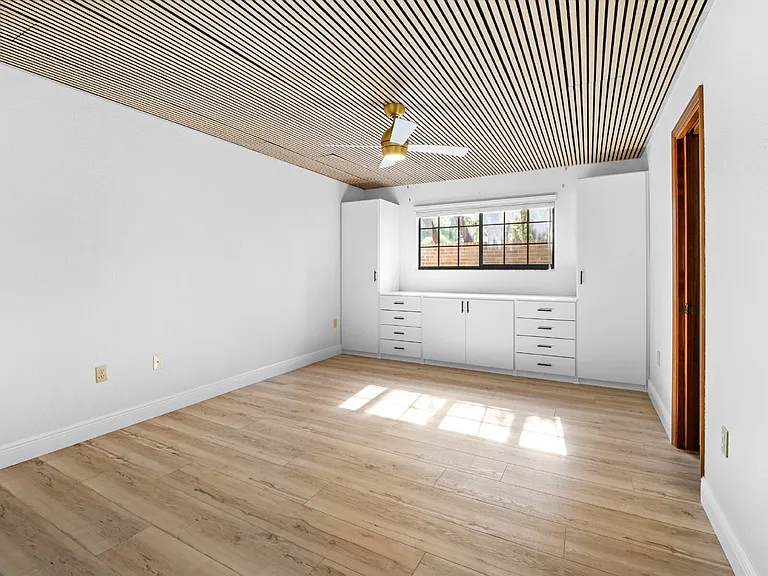 751 Greenwood Manor Cir — Photo 16