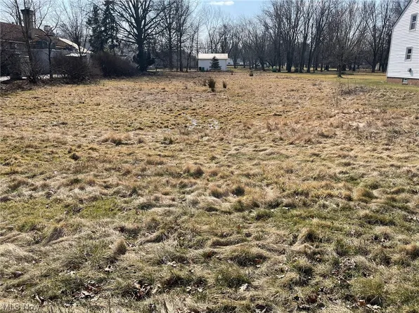 5560 Highland Rd, Cleveland, OH 44143
