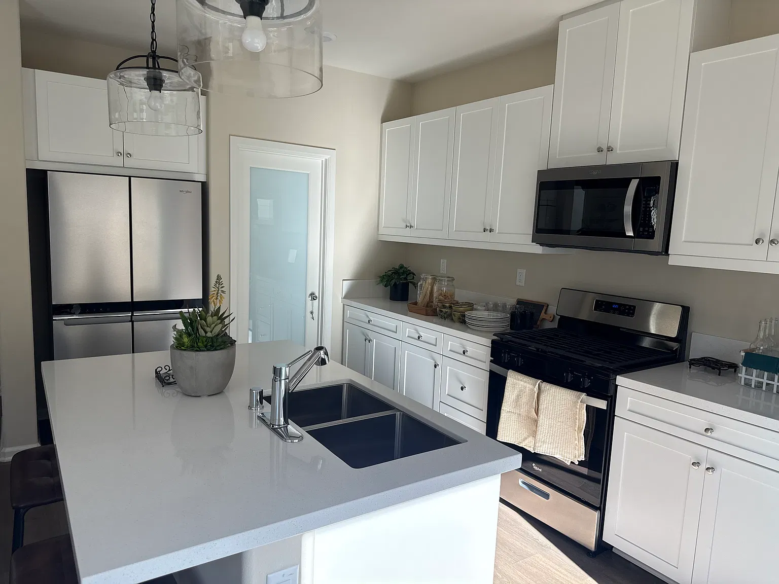 4 bed, 3.5 bath, 2000 sqft, $1,200 — Photo 2