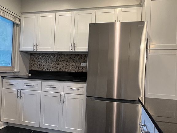 5th image of 17 N Charlotte St APT G