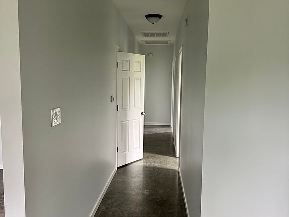 5th image of 237 Le Village Loop
