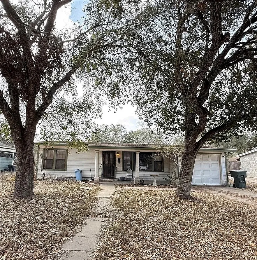 2 bed, 1.0 bath, 1112 sqft, $1,500 — Photo 1