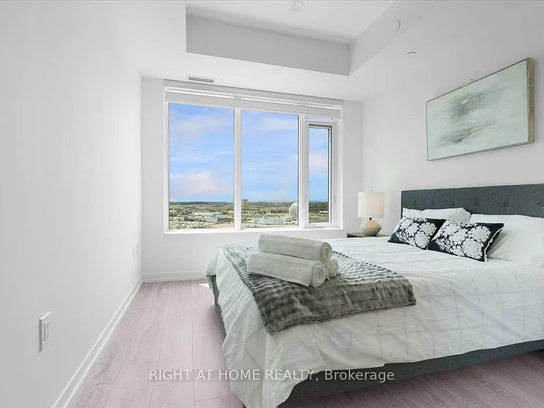 2485 Eglinton Ave W #1401 — Photo 21