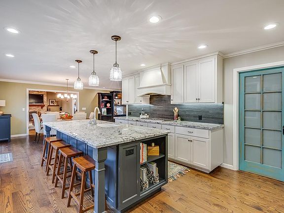 3rd image of 5627 W Walbrook Dr