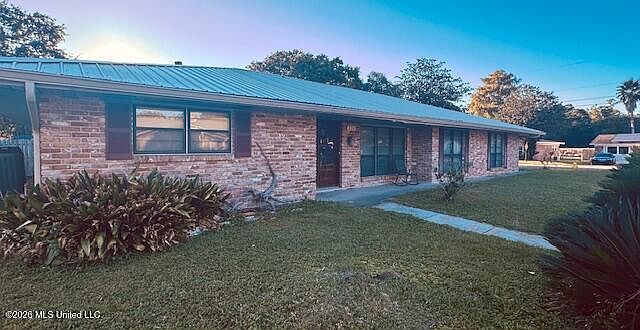 2nd image of 126 W Azalea Dr