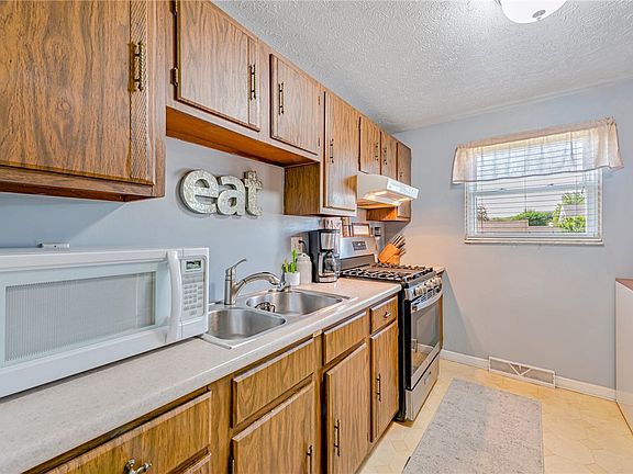 5th image of 113 Eleanor Dr