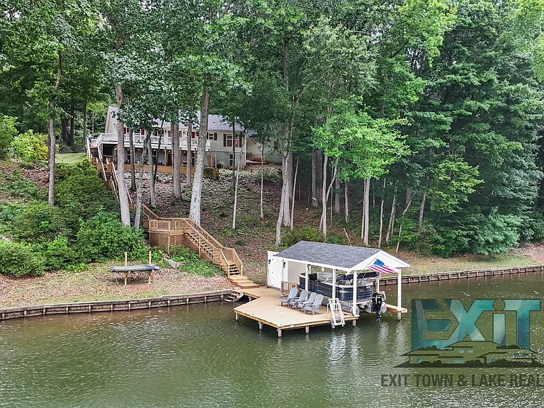 255 Sandy Ln — Photo 4