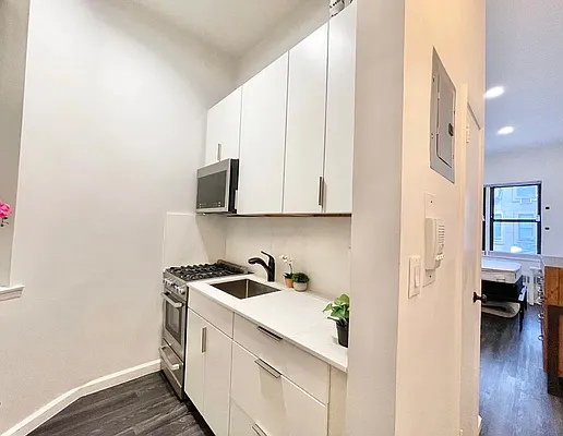 Rented by R New York | media 12