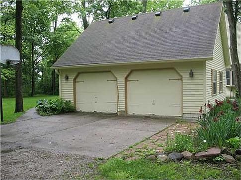 Detached Garage