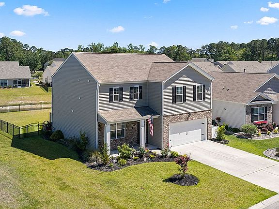 2nd image of 1084 Maxwell Dr
