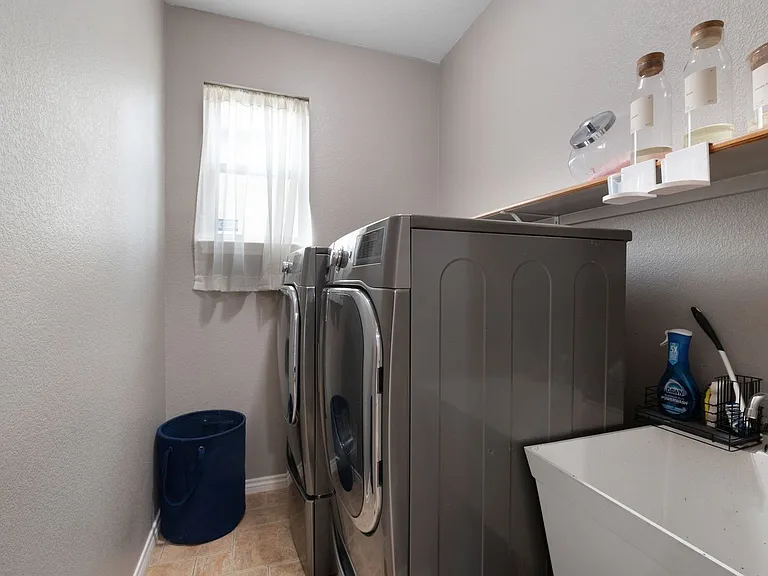 1411 Fieldwood Ct — Photo 24