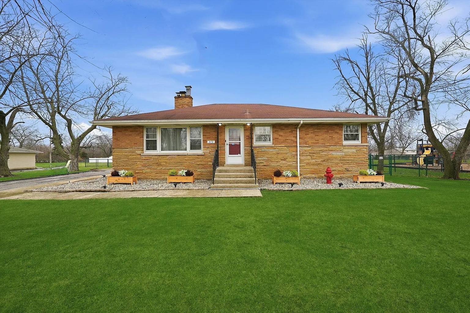 373 W Glengate Ave photo 1