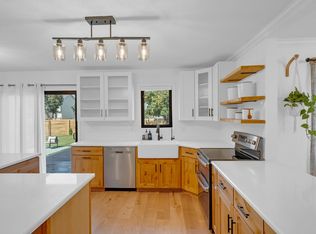 8109 Sharon Dr, Urbandale, IA 50322