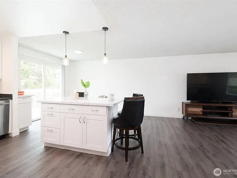 12638 SE 210th Ct — Photo 4