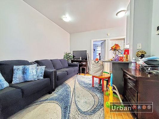 3rd image of 1601 Park Pl APT 2L