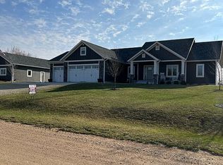 11224 Lakeview Dr, Manhattan, KS 66503