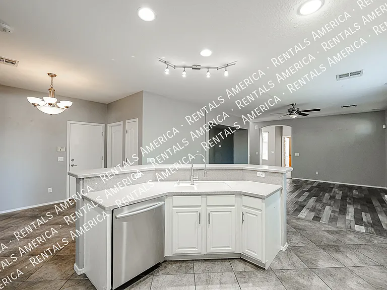 2614 W Florentine Rd — Photo 18